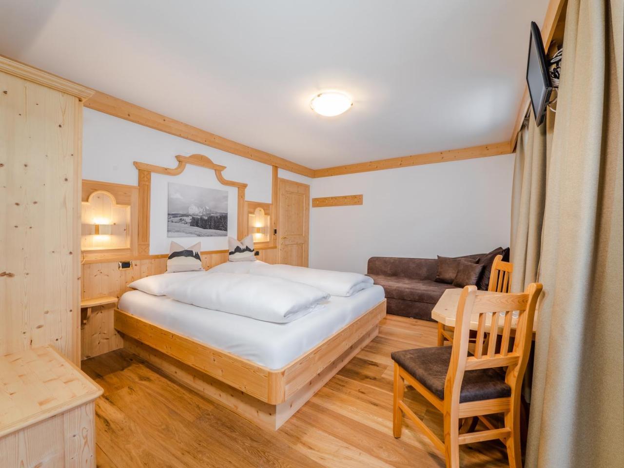 B&B Marina Contacless Check In Santa Cristina Val Gardena Esterno foto